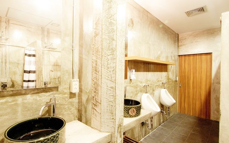 China Town Hotel Bangkok : Shared Bathroom